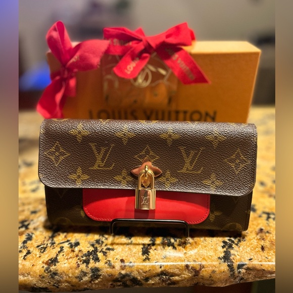❌SOLD❌Louis Vuitton Monogram Coquelicot flower lock wallet Box, ribbon &Dust bag - Picture 11 of 16